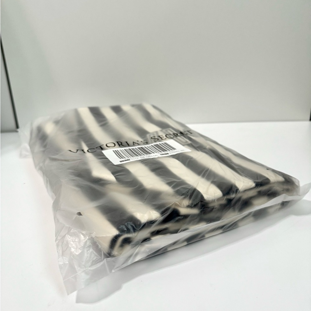 Victoria's Secret Logo Canvas Tote Bag & Wristlet - Black & White Stripes - Picture 3 of 8